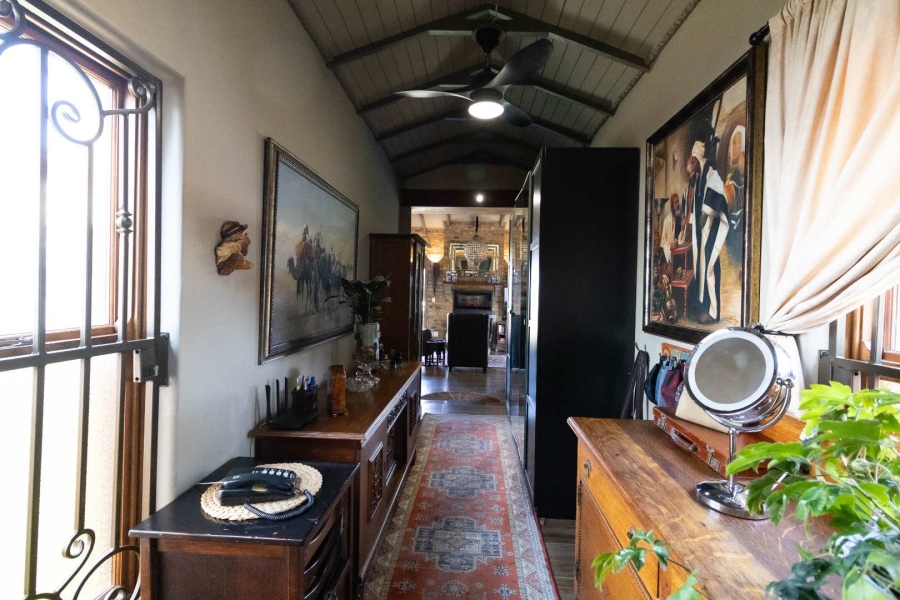 6 Bedroom Property for Sale in Sandbaai Western Cape